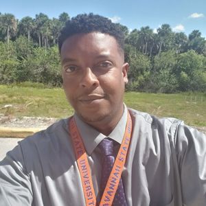 Meet your Posher, Derrick